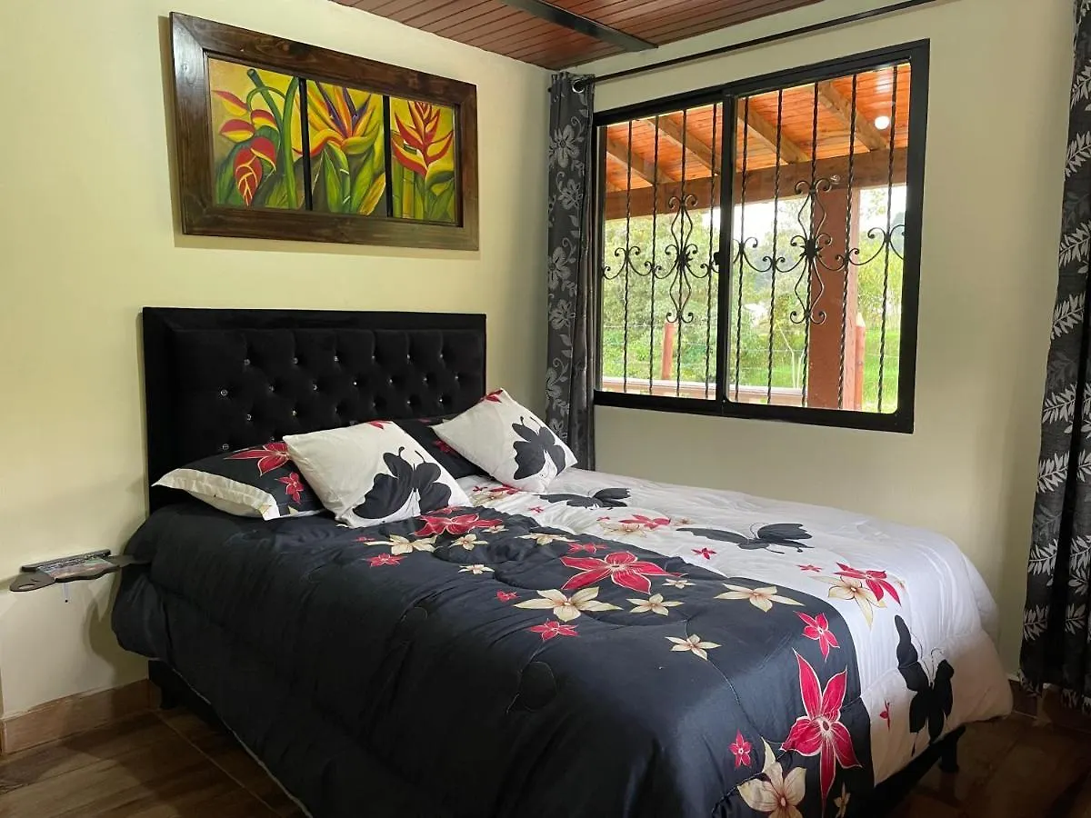Сasa de vacaciones Finca vista verde hostal mágico! Medellín