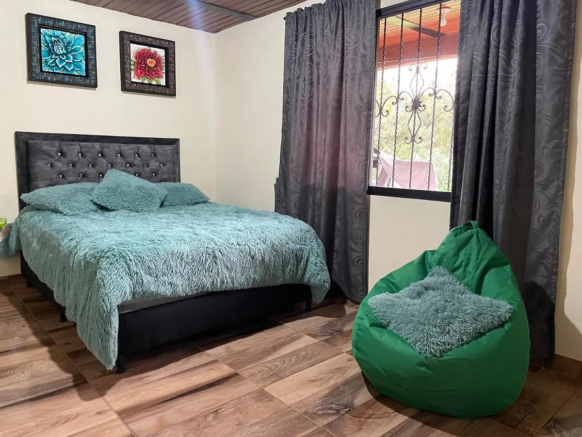 Сasa de vacaciones Finca vista verde hostal mágico! Medellín